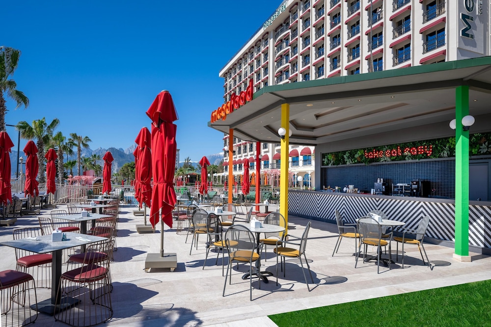 Megasaray Westbeach Antalya — Restaurant & bars in Antalya