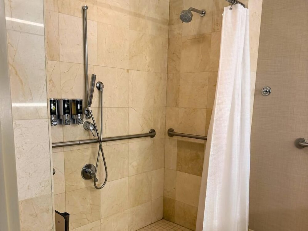 Seaport Hotel Boston — Hotel rooms in Boston, Massachusetts