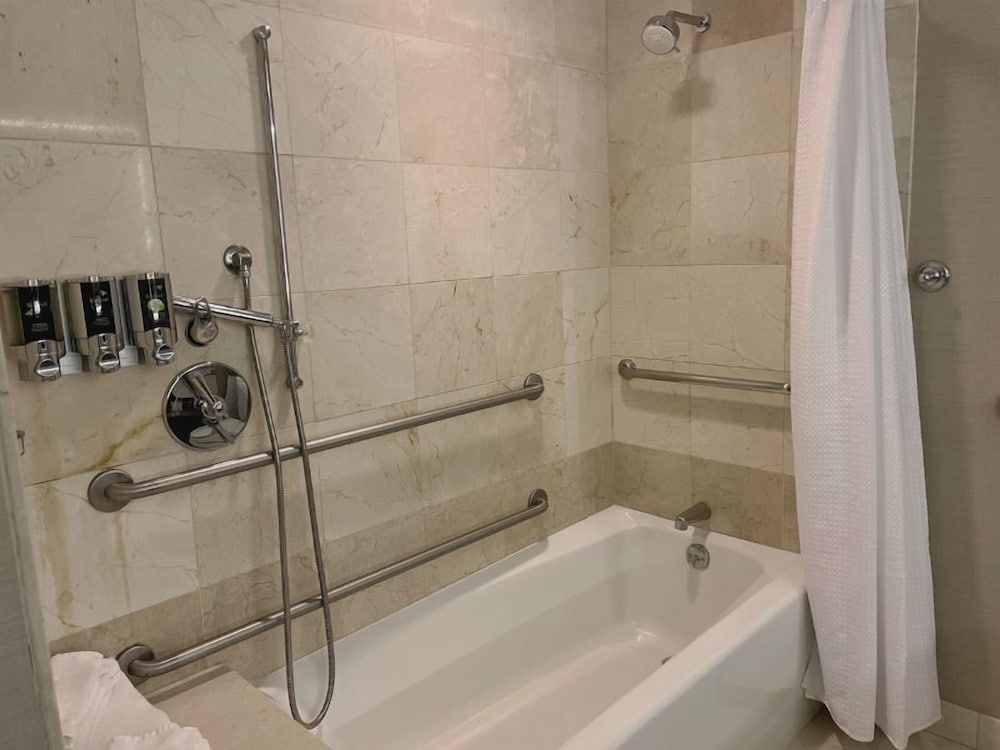 Seaport Hotel Boston — Hotel rooms in Boston, Massachusetts