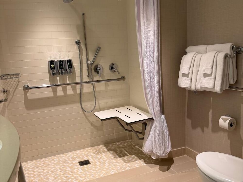 Seaport Hotel Boston — Hotel rooms in Boston, Massachusetts