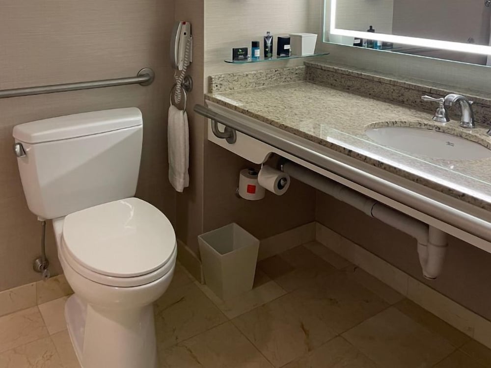 Seaport Hotel Boston — Hotel rooms in Boston, Massachusetts