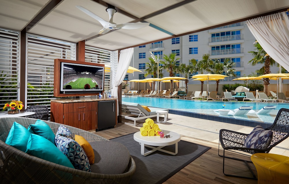 Seminole Hard Rock Hotel & Casino Tampa — Swimming pool in Tampa, Florida
