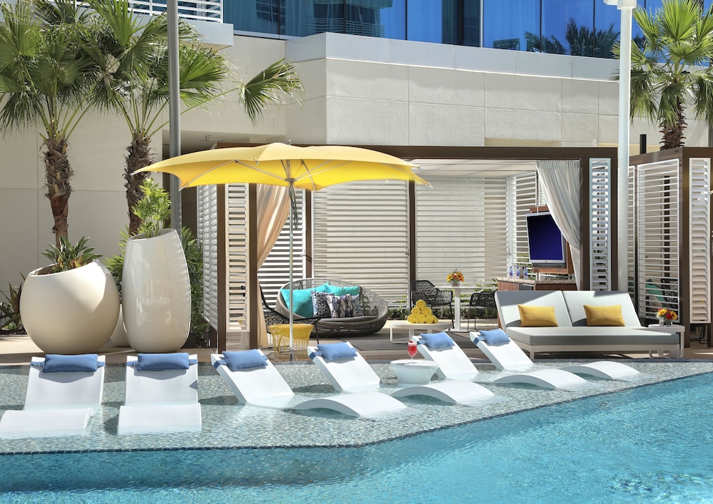 Seminole Hard Rock Hotel & Casino Tampa — Swimming pool in Tampa, Florida