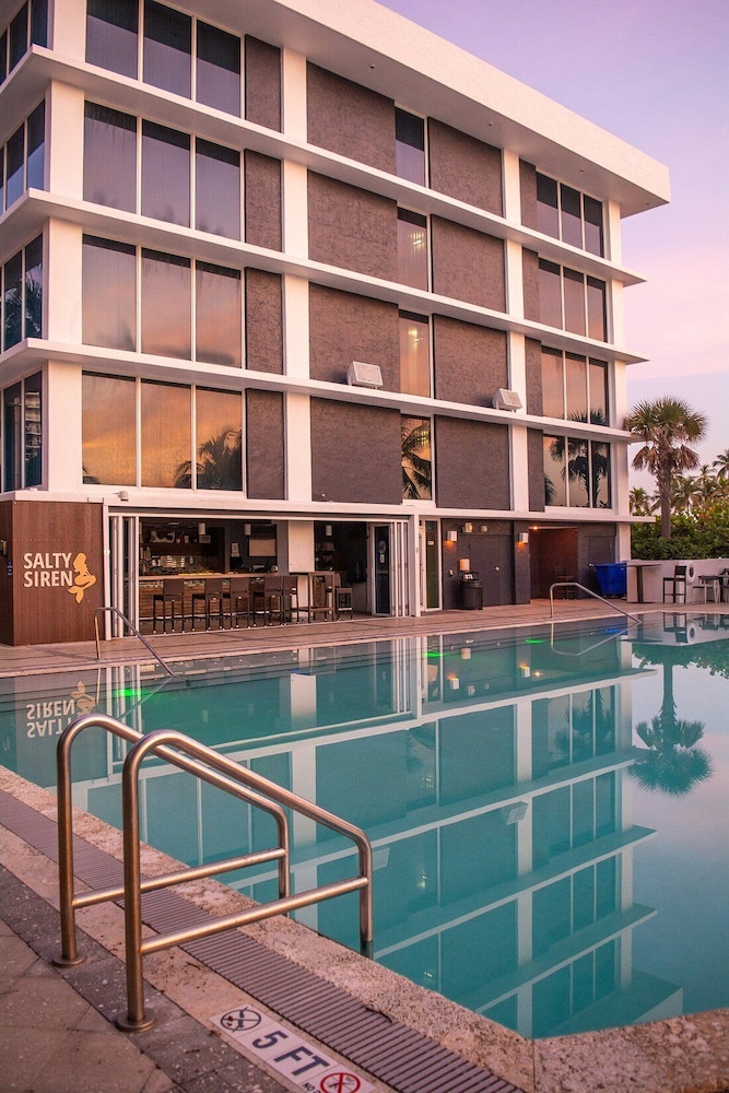 B Ocean Resort Fort Lauderdale Beach — Pool in Fort Lauderdale, Florida