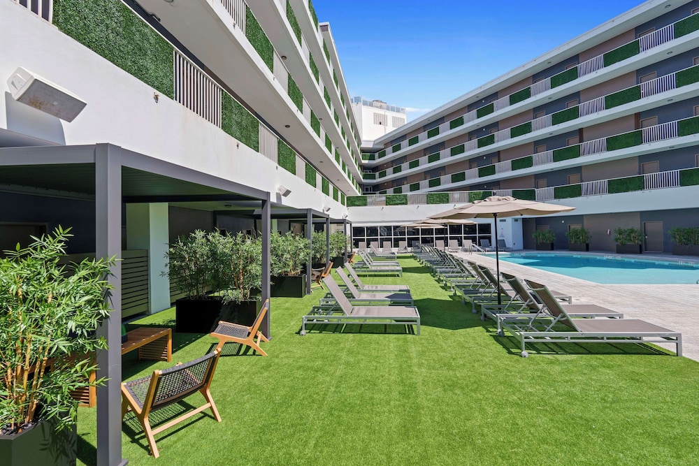 B Ocean Resort Fort Lauderdale Beach — Pool in Fort Lauderdale, Florida