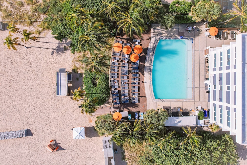 B Ocean Resort Fort Lauderdale Beach — Pool in Fort Lauderdale, Florida