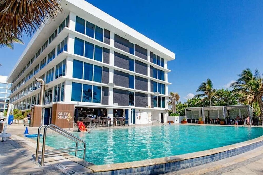 B Ocean Resort Fort Lauderdale Beach — Pool in Fort Lauderdale, Florida