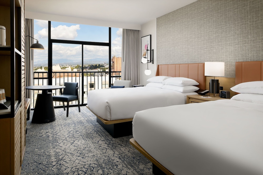 Sheraton Park Hotel at the Anaheim Resort — Hotel rooms in Anaheim, California