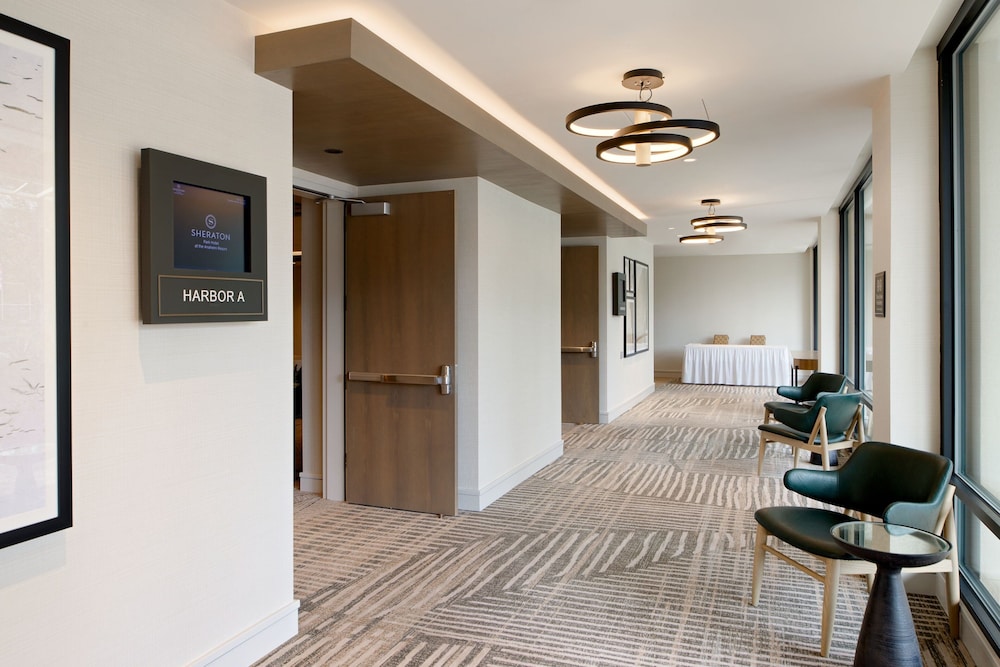 Sheraton Park Hotel at the Anaheim Resort — Hotel building in Anaheim, California