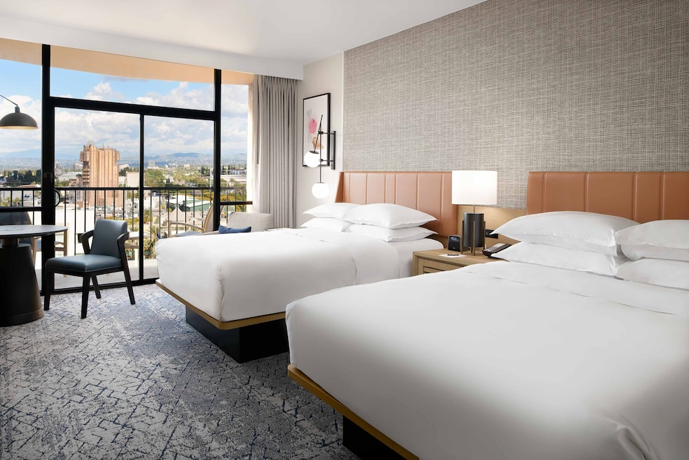 Sheraton Park Hotel at the Anaheim Resort — Hotel rooms in Anaheim, California
