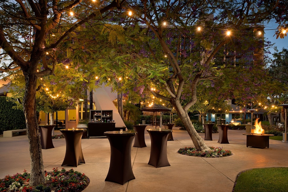 Sheraton Park Hotel at the Anaheim Resort — Restaurant & bars in Anaheim, California