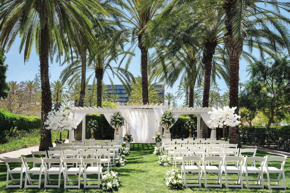 Sheraton Park Hotel at the Anaheim Resort — Hotel building in Anaheim, California