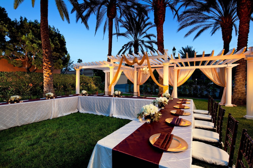 Sheraton Park Hotel at the Anaheim Resort — Restaurant & bars in Anaheim, California