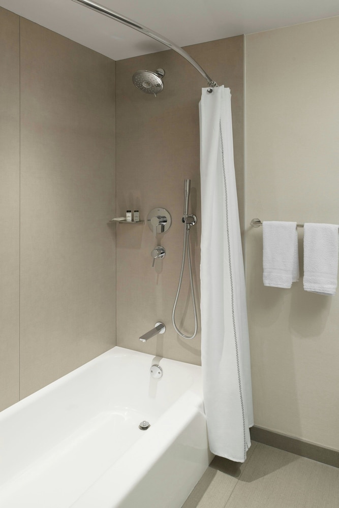 Sheraton Park Hotel at the Anaheim Resort — Hotel rooms in Anaheim, California