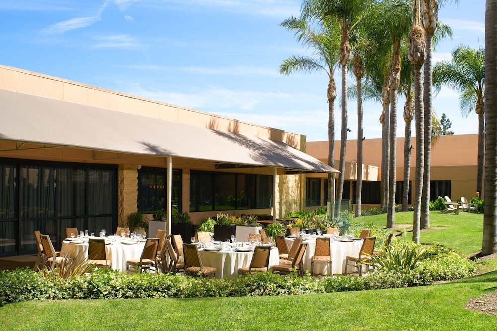 Sheraton Park Hotel at the Anaheim Resort — Restaurant & bars in Anaheim, California