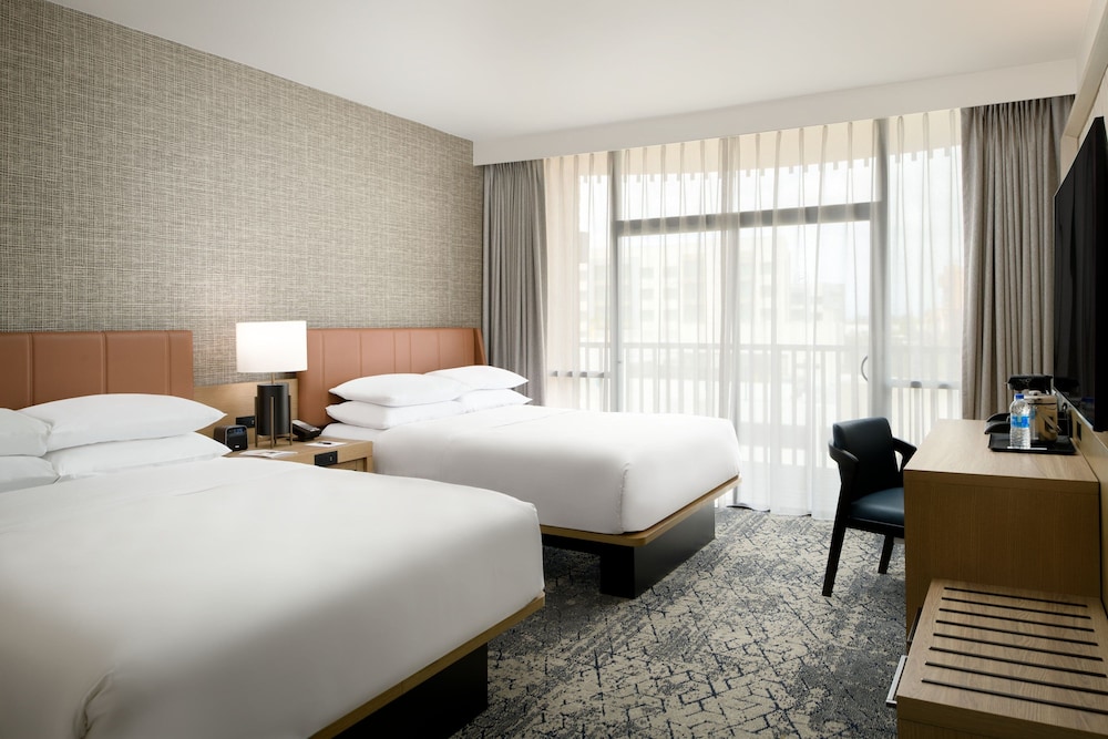 Sheraton Park Hotel at the Anaheim Resort — Hotel rooms in Anaheim, California