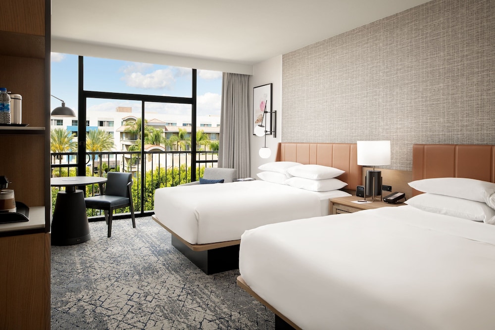 Sheraton Park Hotel at the Anaheim Resort — Hotel rooms in Anaheim, California