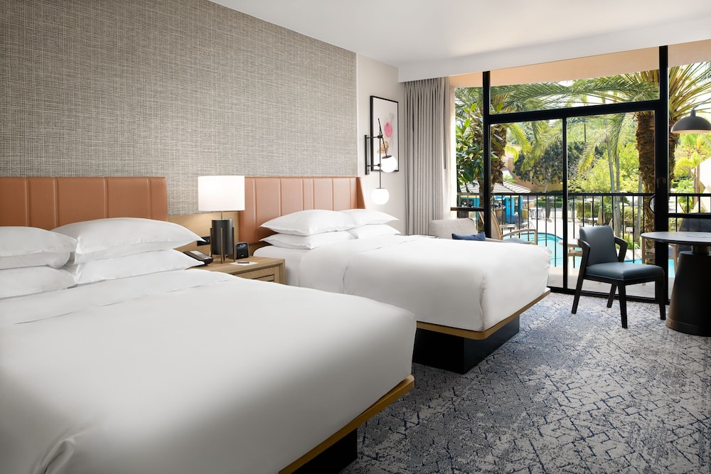 Sheraton Park Hotel at the Anaheim Resort — Hotel rooms in Anaheim, California