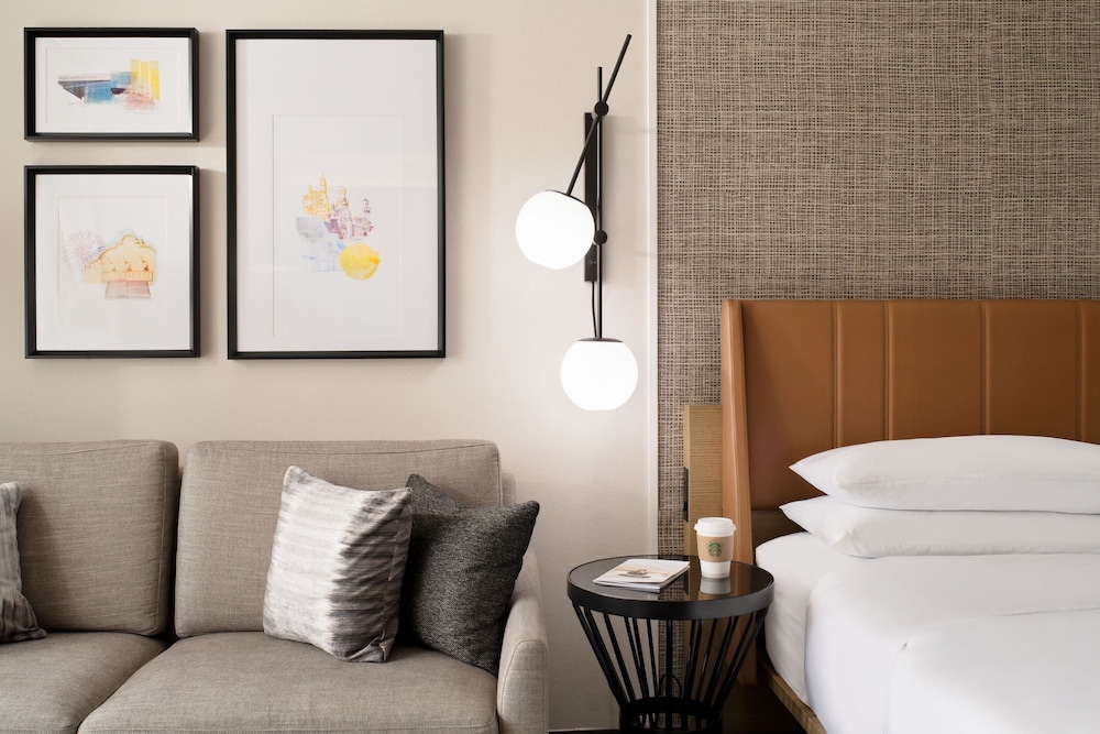 Sheraton Park Hotel at the Anaheim Resort — Hotel rooms in Anaheim, California