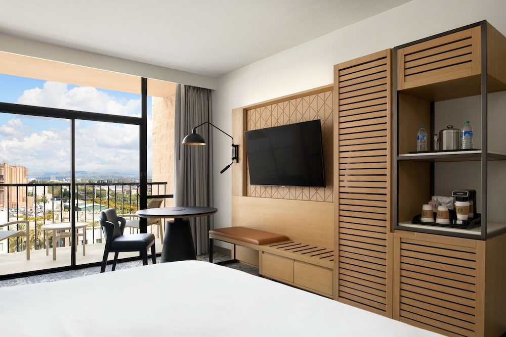 Sheraton Park Hotel at the Anaheim Resort — Hotel rooms in Anaheim, California