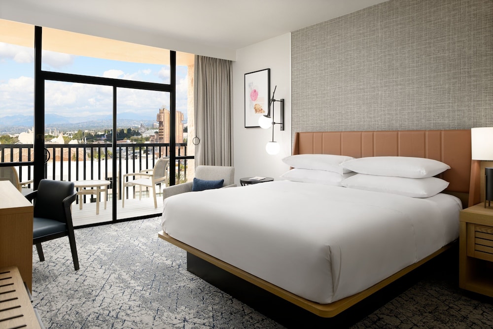 Sheraton Park Hotel at the Anaheim Resort — Hotel rooms in Anaheim, California