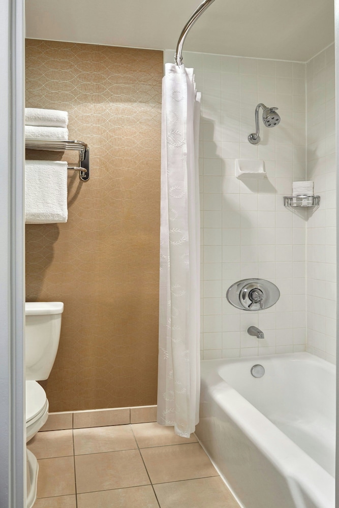 Sheraton Park Hotel at the Anaheim Resort — Hotel rooms in Anaheim, California