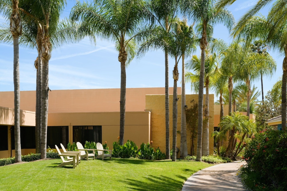 Sheraton Park Hotel at the Anaheim Resort — Hotel building in Anaheim, California