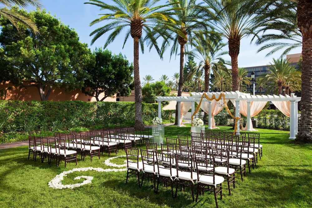 Sheraton Park Hotel at the Anaheim Resort — Hotel building in Anaheim, California