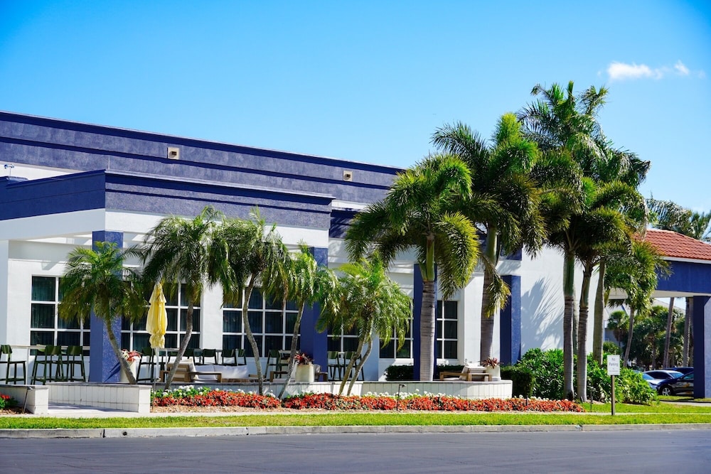 Clearwater Beach Sheraton Resort on Sand Key — Hotel building in Clearwater, Florida
