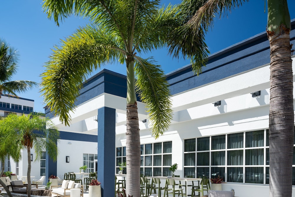 Clearwater Beach Sheraton Resort on Sand Key — Hotel building in Clearwater, Florida