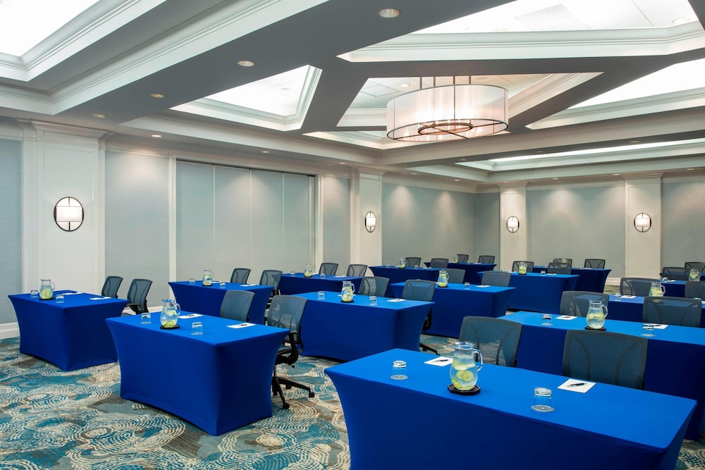 Clearwater Beach Sheraton Resort on Sand Key — Hotel building in Clearwater, Florida
