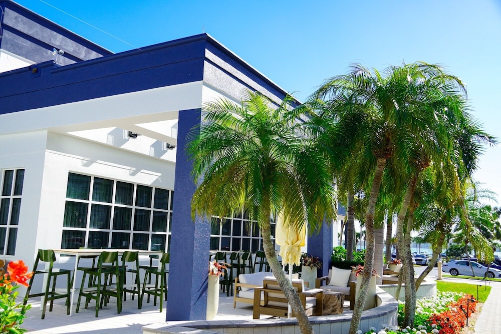 Clearwater Beach Sheraton Resort on Sand Key — Restaurant & bars in Clearwater, Florida