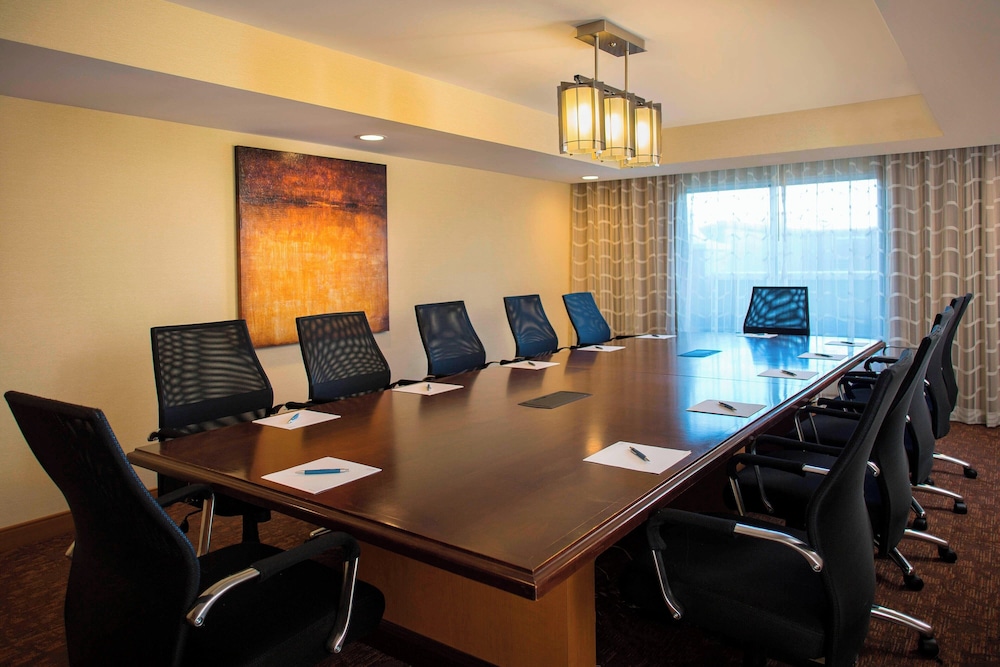 Four Points by Sheraton Suites Tampa Airport Westshore — Hotel building in Tampa, Florida