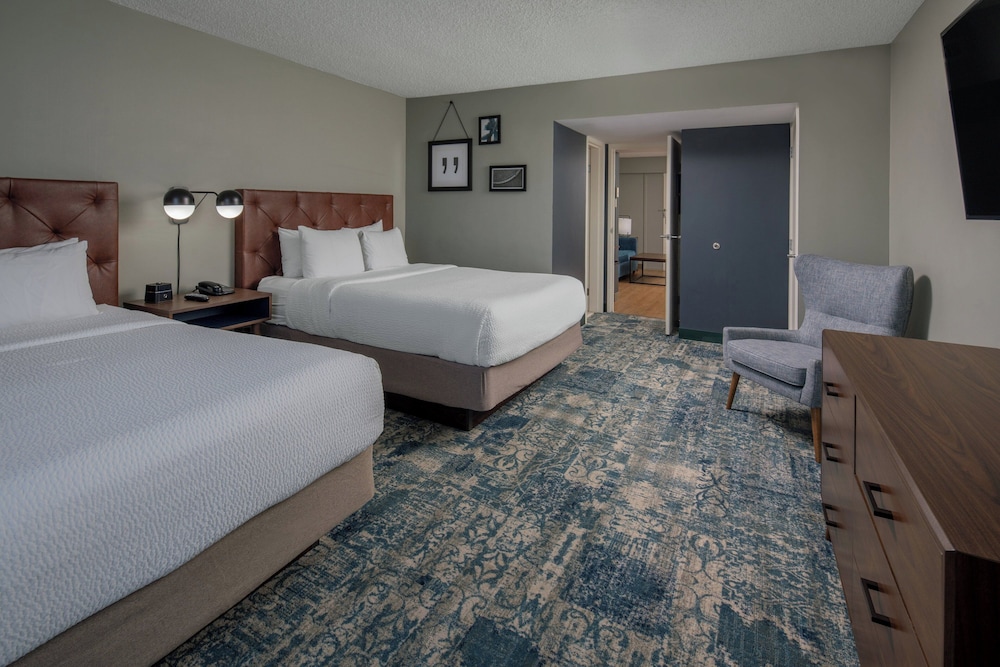 Four Points by Sheraton Suites Tampa Airport Westshore — Hotel rooms in Tampa, Florida