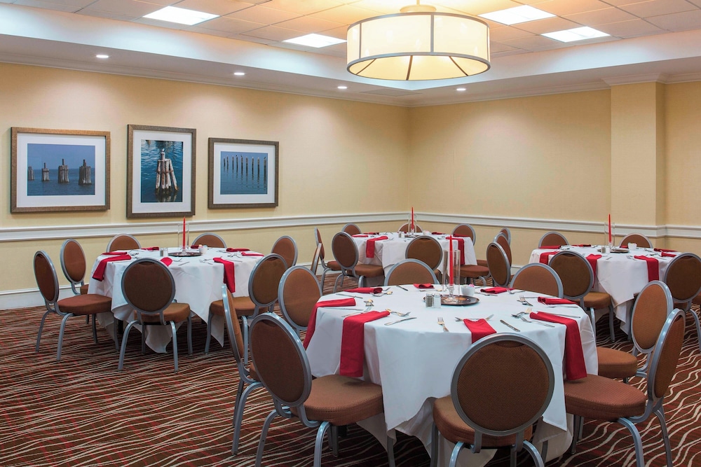 Four Points by Sheraton Suites Tampa Airport Westshore — Restaurant & bars in Tampa, Florida
