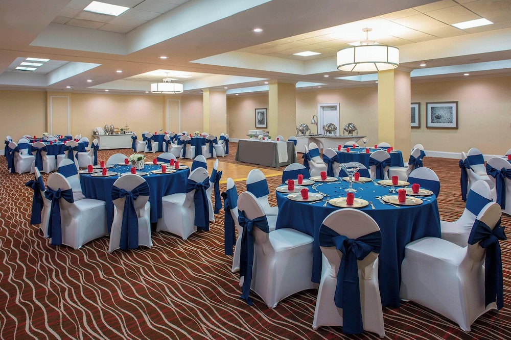 Four Points by Sheraton Suites Tampa Airport Westshore — Restaurant & bars in Tampa, Florida