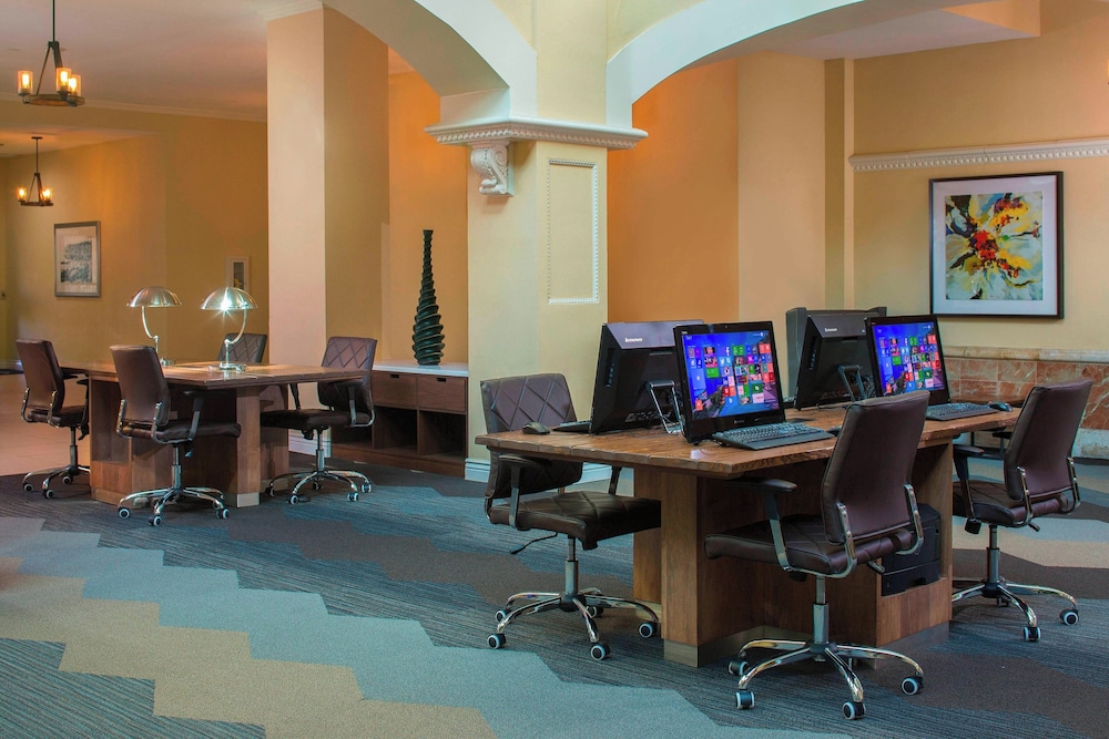 Four Points by Sheraton Suites Tampa Airport Westshore — Hotel building in Tampa, Florida