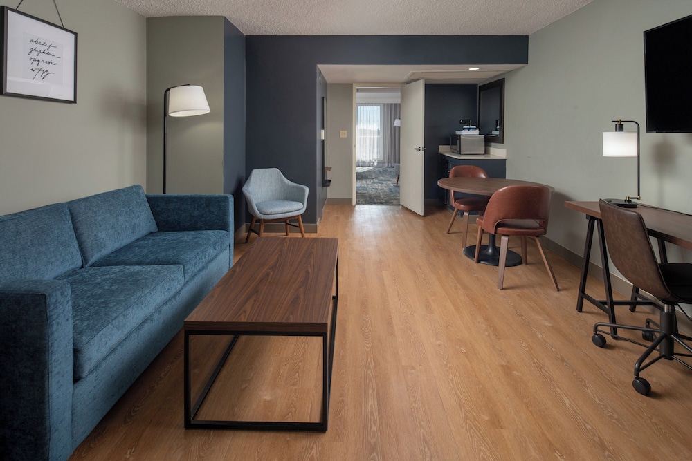 Four Points by Sheraton Suites Tampa Airport Westshore — Hotel rooms in Tampa, Florida