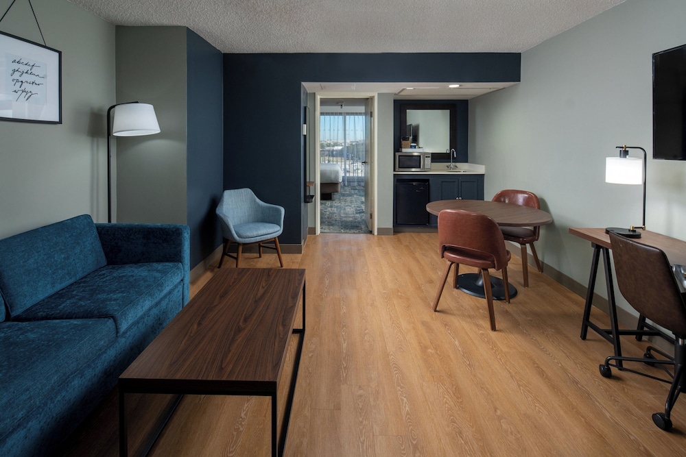 Four Points by Sheraton Suites Tampa Airport Westshore — Hotel rooms in Tampa, Florida