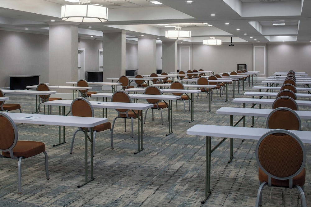 Four Points by Sheraton Suites Tampa Airport Westshore — Restaurant & bars in Tampa, Florida