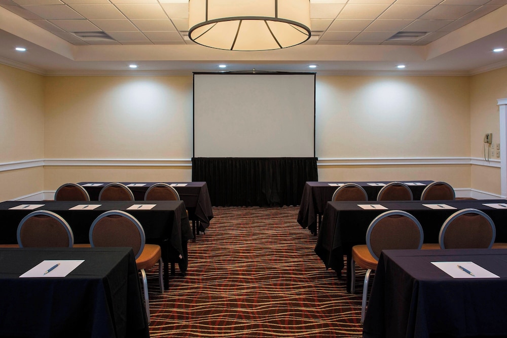 Four Points by Sheraton Suites Tampa Airport Westshore — Hotel building in Tampa, Florida