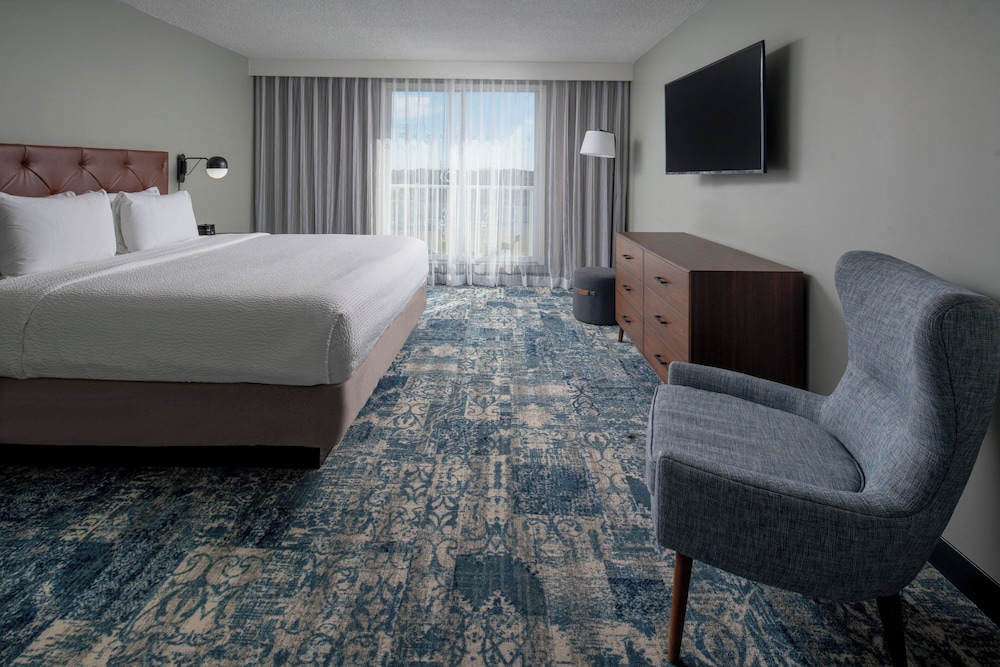 Four Points by Sheraton Suites Tampa Airport Westshore — Hotel rooms in Tampa, Florida