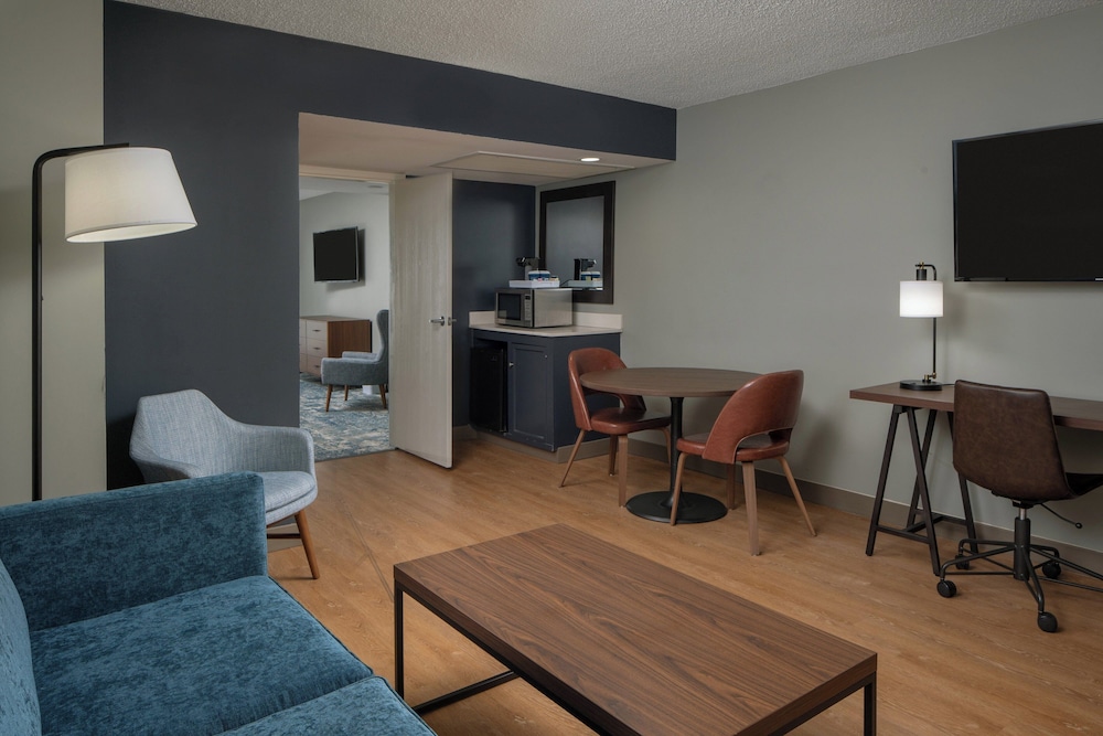 Four Points by Sheraton Suites Tampa Airport Westshore — Hotel rooms in Tampa, Florida
