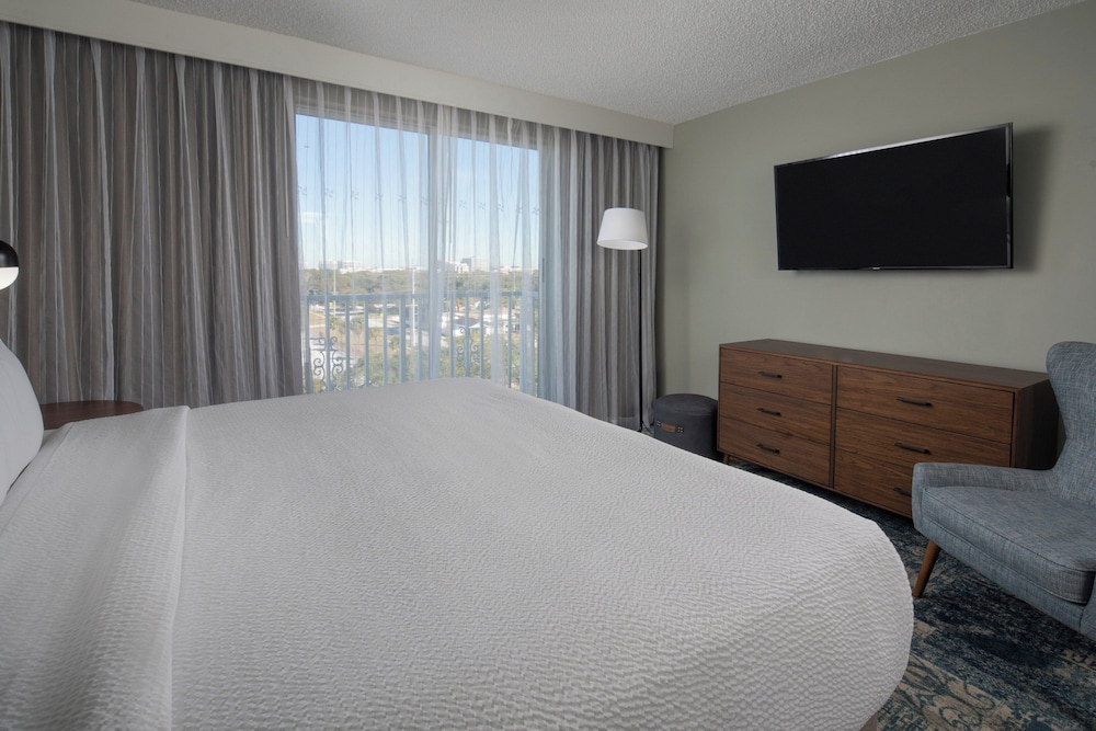 Four Points by Sheraton Suites Tampa Airport Westshore — Hotel rooms in Tampa, Florida