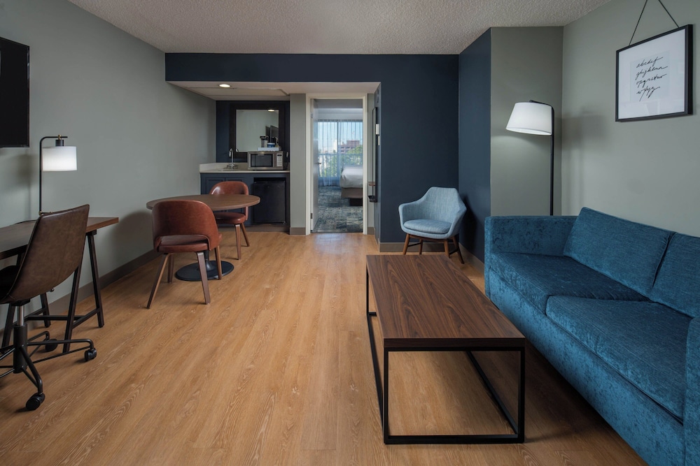 Four Points by Sheraton Suites Tampa Airport Westshore — Hotel rooms in Tampa, Florida