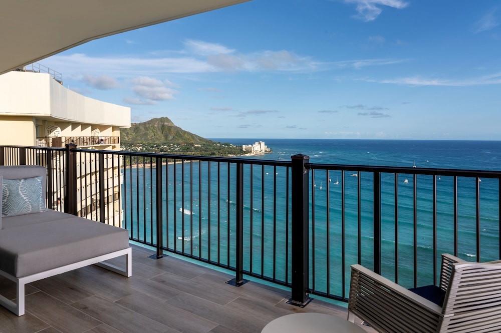 Sheraton Waikiki Beach Resort — Hotel rooms in Honolulu, Hawaii