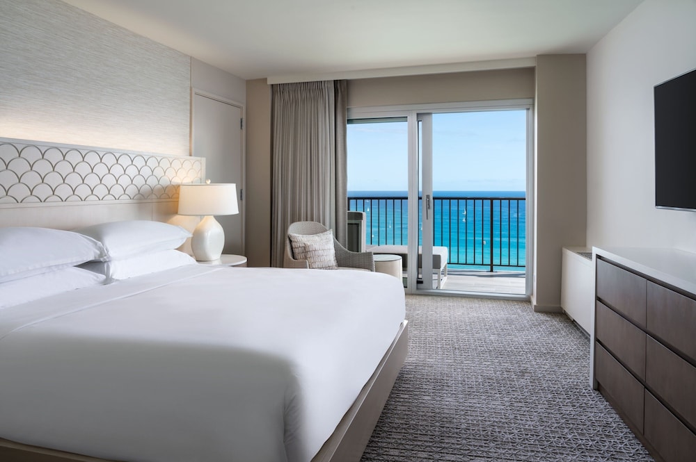 Sheraton Waikiki Beach Resort — Hotel rooms in Honolulu, Hawaii