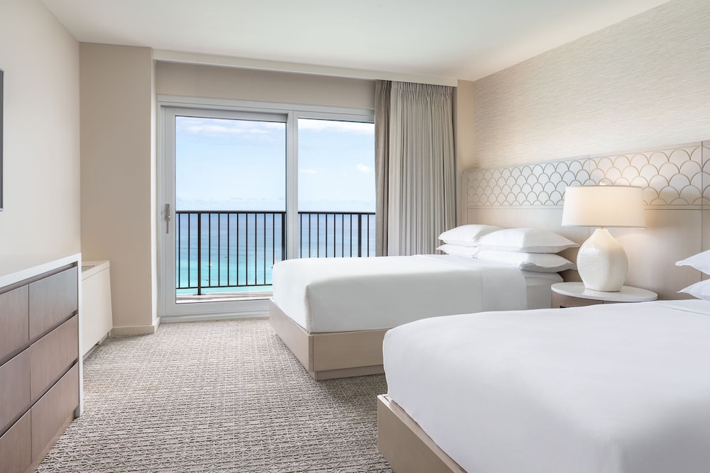 Sheraton Waikiki Beach Resort — Hotel rooms in Honolulu, Hawaii