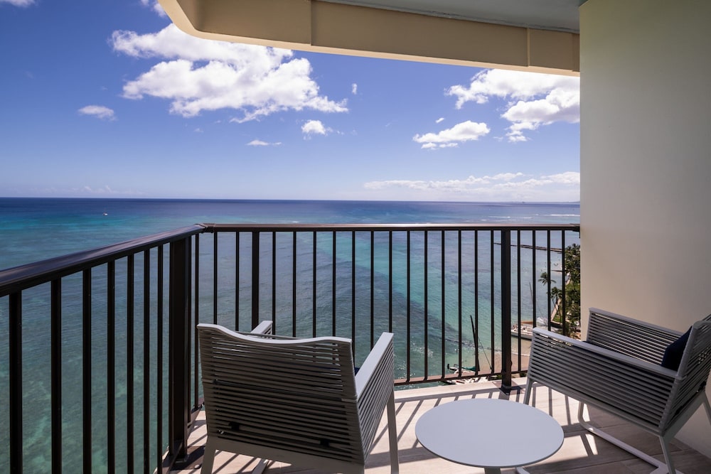 Sheraton Waikiki Beach Resort — Hotel rooms in Honolulu, Hawaii