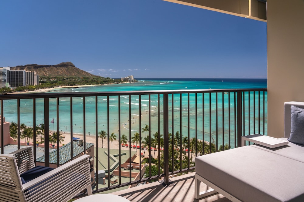 Sheraton Waikiki Beach Resort — Beach in Honolulu, Hawaii